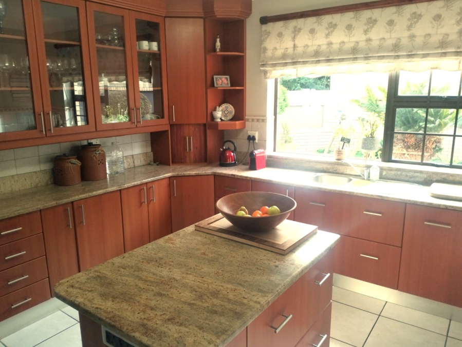 To Let 4 Bedroom Property for Rent in Outeniqua Strand Western Cape
